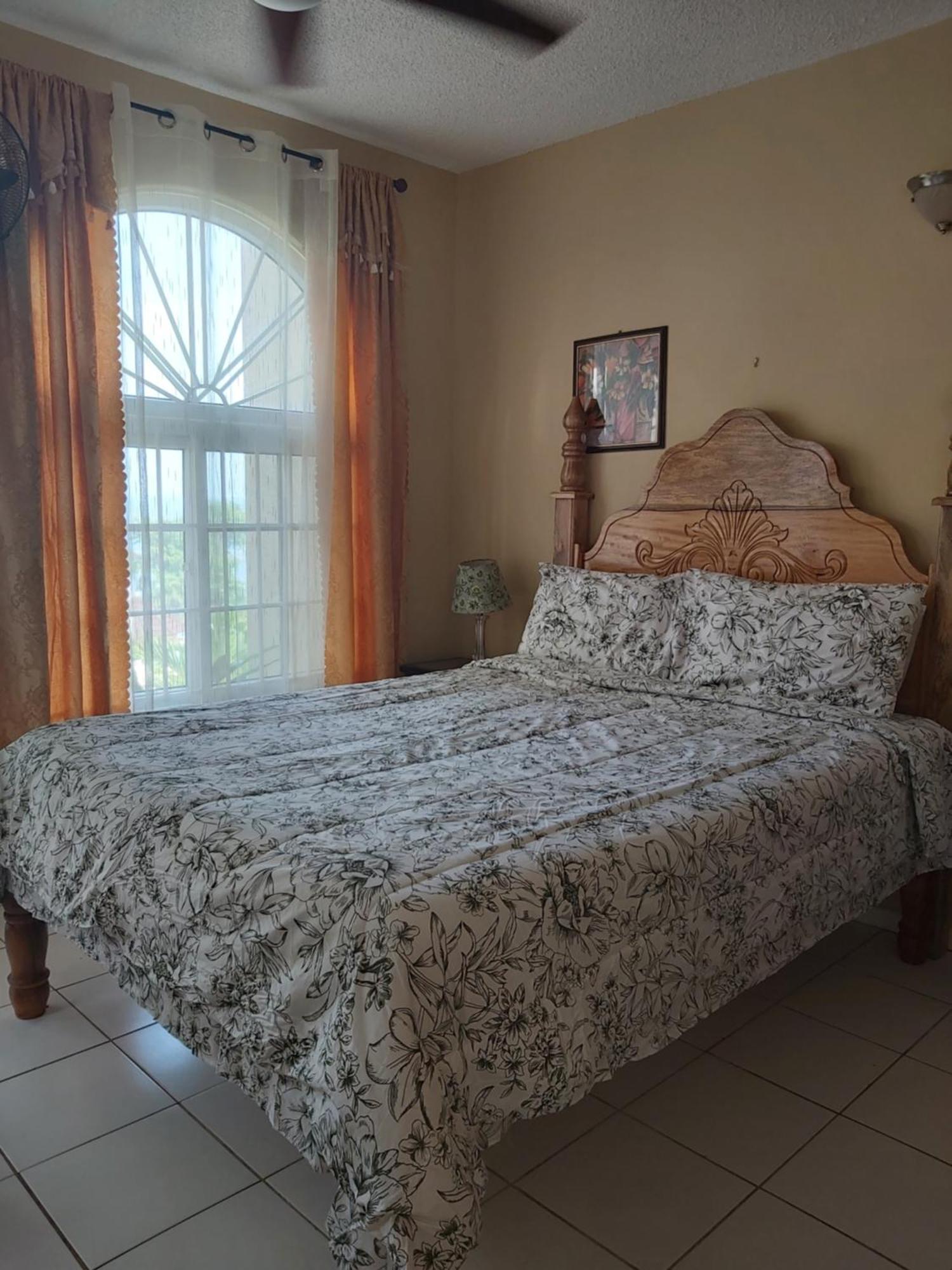 Elegant Condo Awesome View Ocho Rios Oda fotoğraf